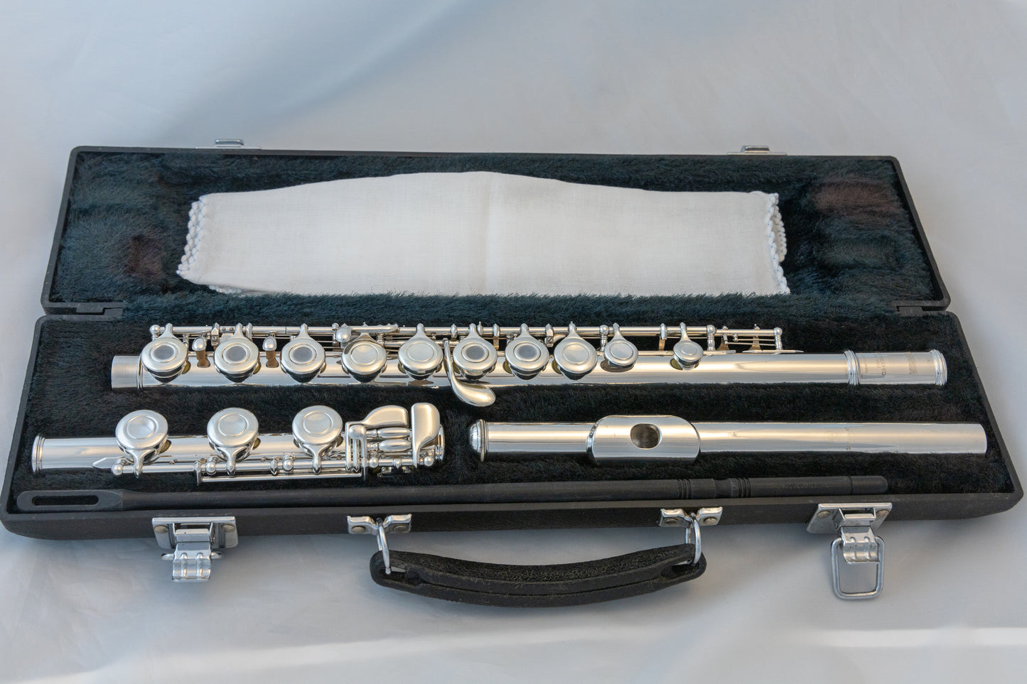 Yamaha YFL-381H Intermediate Open-hole Flute *Silver Headjoint *Made in Japan *Low-B *Cleaned & Serviced *New Pads