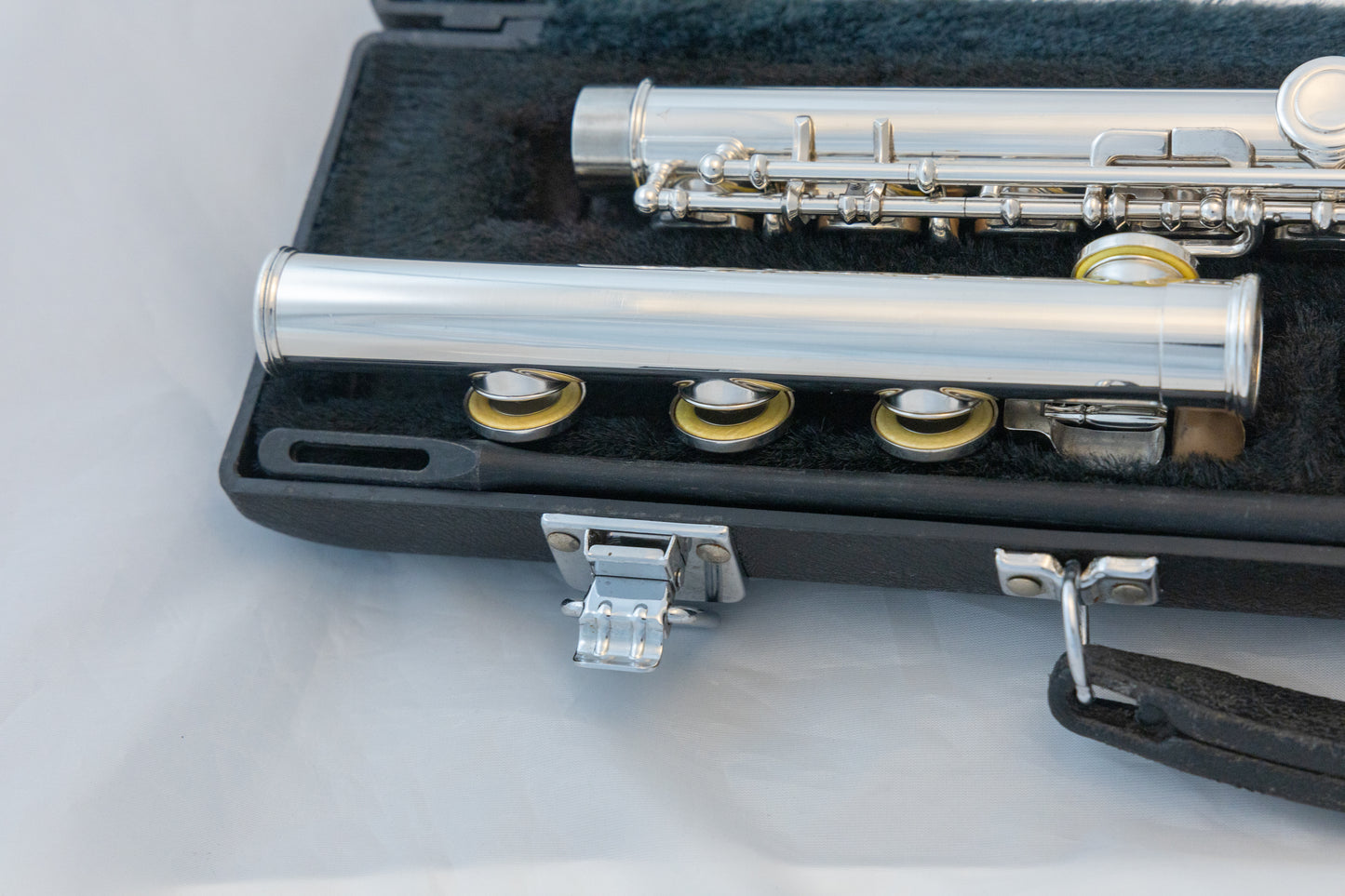 Yamaha YFL-381H Intermediate Open-hole Flute *Silver Headjoint *Made in Japan *Low-B *Cleaned & Serviced *New Pads