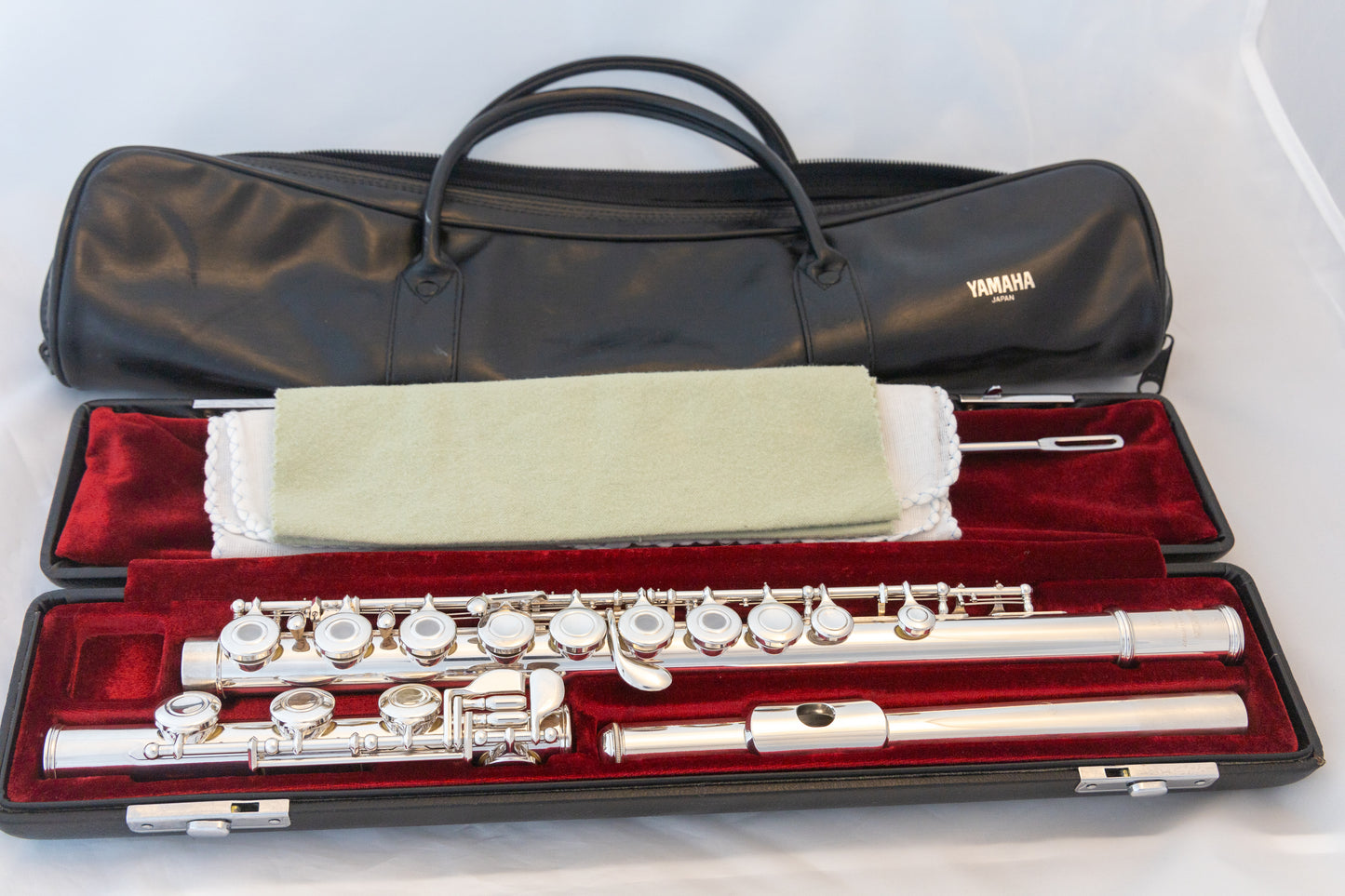 Yamaha YFL-481H All Silver Intermediate Flute *Open-hole *B-foot *Made in Japan *Cleaned & Serviced