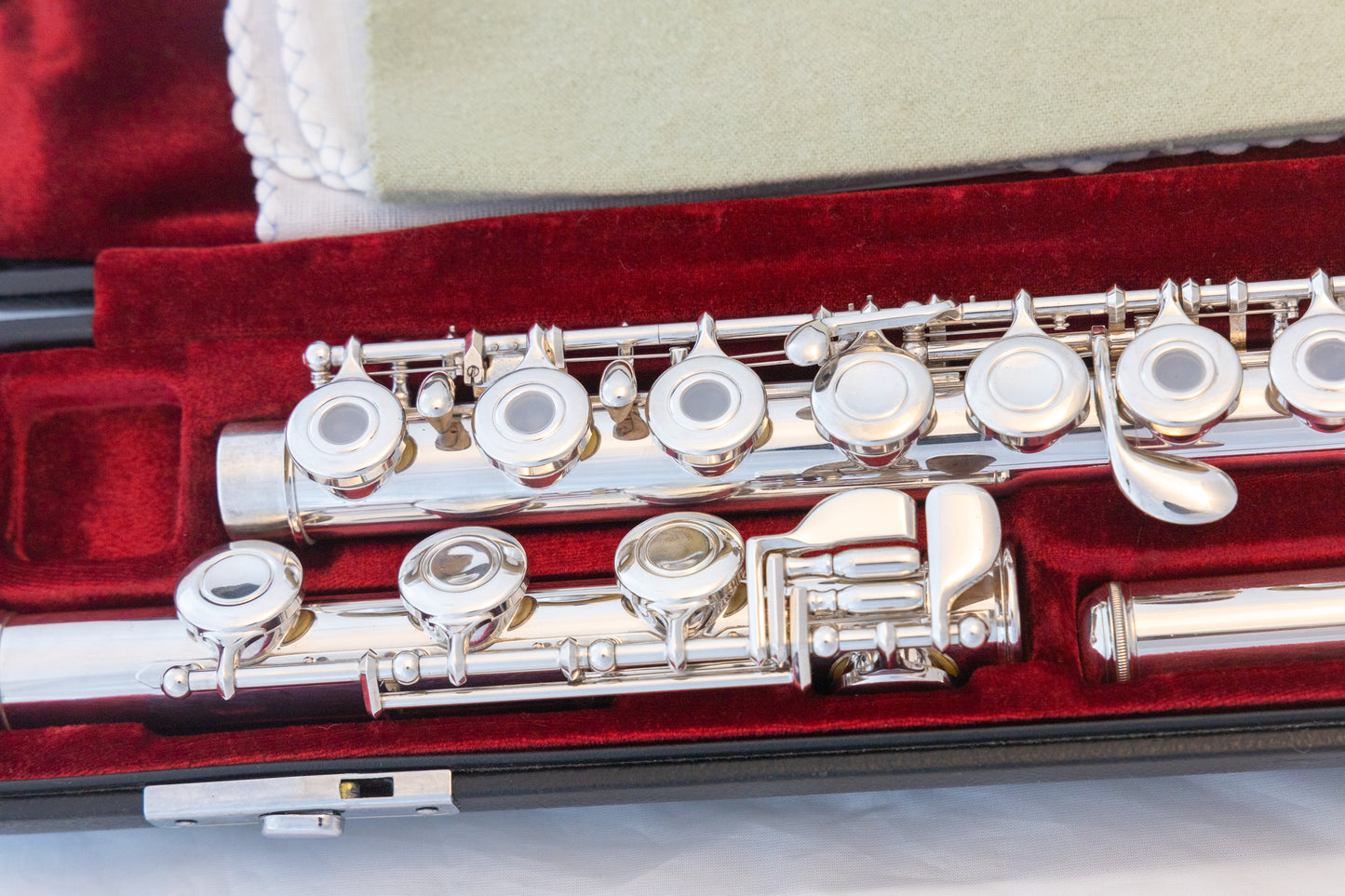 Yamaha YFL-481H All Silver Intermediate Flute *Open-hole *B-foot *Made in Japan *Cleaned & Serviced