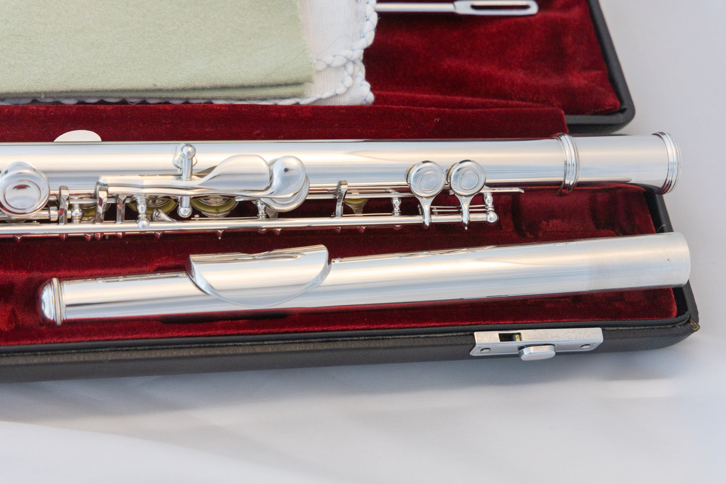 Yamaha YFL-481H All Silver Intermediate Flute *Open-hole *B-foot *Made in Japan *Cleaned & Serviced