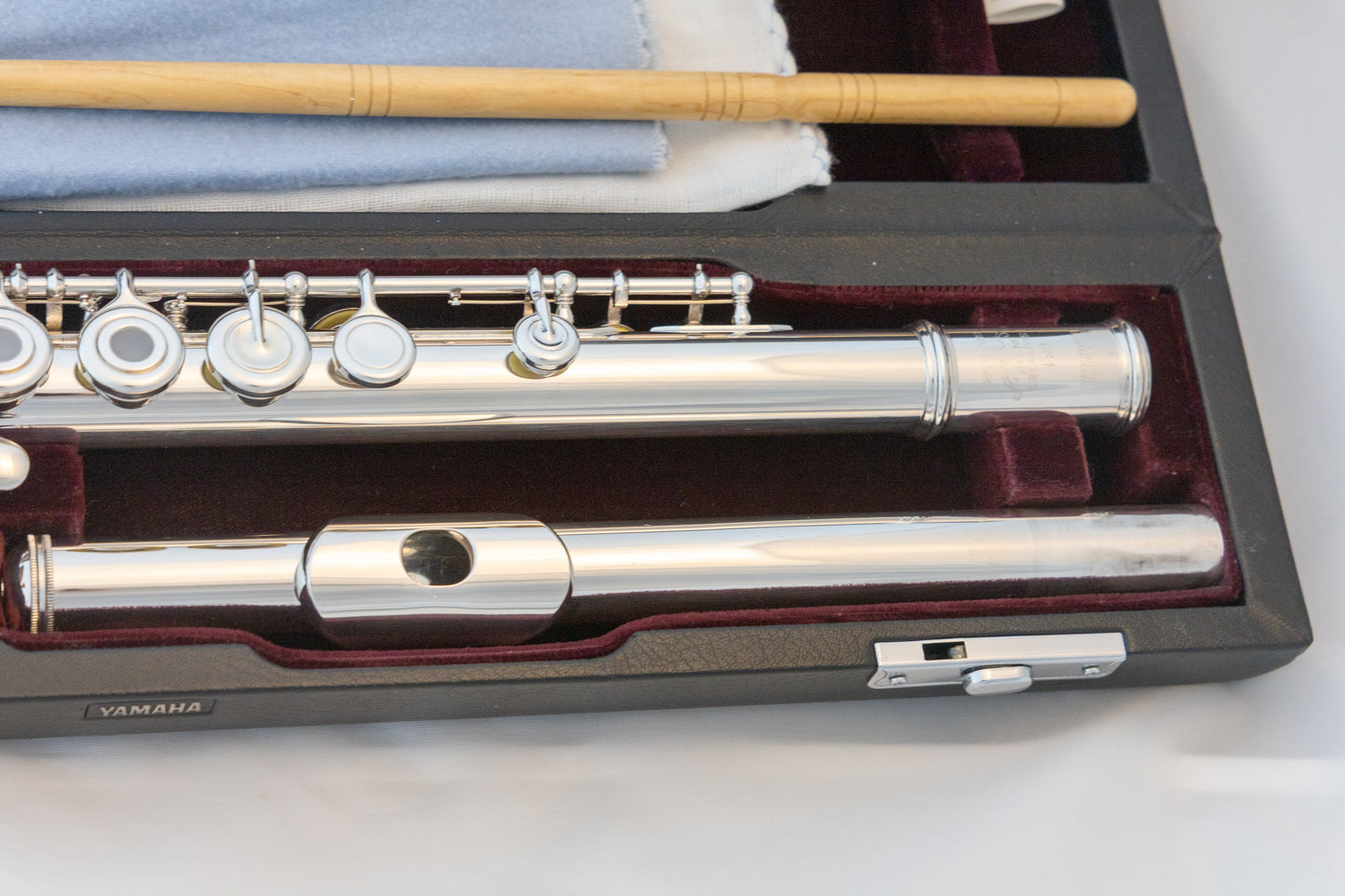Yamaha YFL-684H All Silver Professional Flute *Open-hole *Inline-G *Low-B *Made in Japan *Cleaned & Serviced