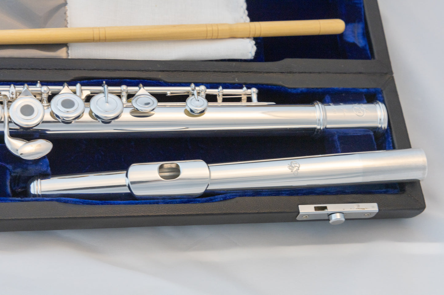 Di Zhao DZ-700 All Silver Open-hole Professional Flute *Low-b foot *Split-E *Cleaned & Service