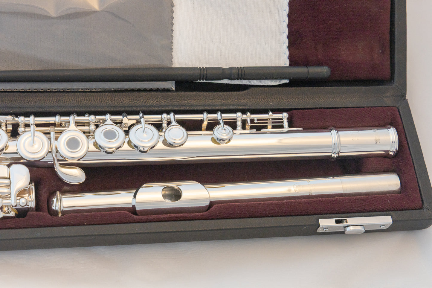 Yamaha YFL-362H Intermediate Flute *Open-hole *Silver headjoint *Low-B *Cleaned & Serviced