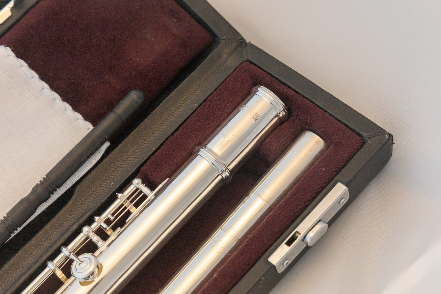 Yamaha YFL-362H Intermediate Flute *Open-hole *Silver headjoint *Low-B *Cleaned & Serviced