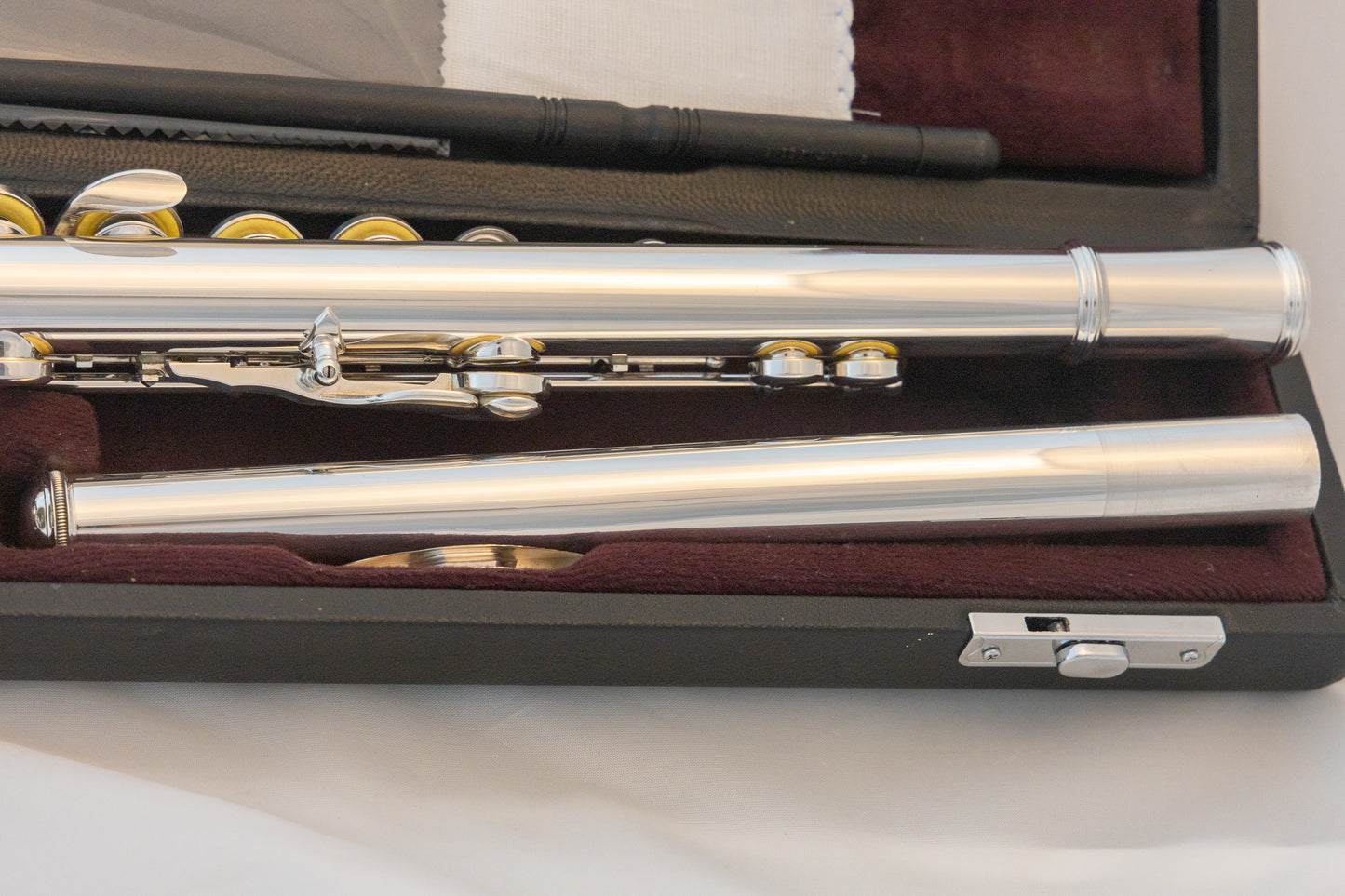 Yamaha YFL-362H Intermediate Flute *Open-hole *Silver headjoint *Low-B *Cleaned & Serviced