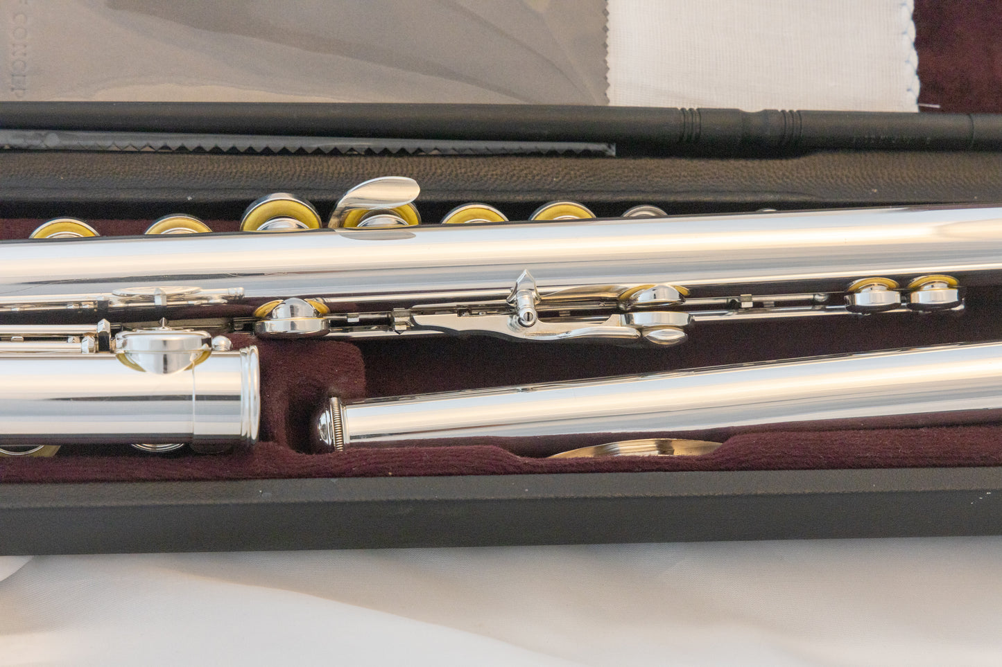 Yamaha YFL-362H Intermediate Flute *Open-hole *Silver headjoint *Low-B *Cleaned & Serviced