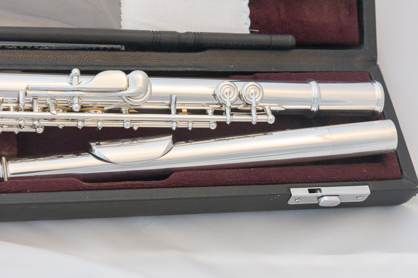 Yamaha YFL-362H Intermediate Flute *Open-hole *Silver headjoint *Low-B *Cleaned & Serviced