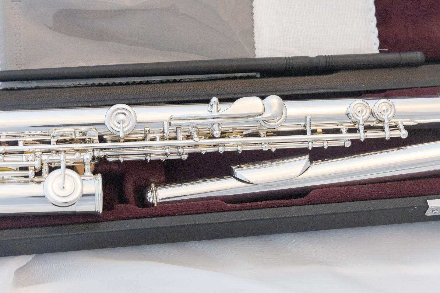Yamaha YFL-362H Intermediate Flute *Open-hole *Silver headjoint *Low-B *Cleaned & Serviced