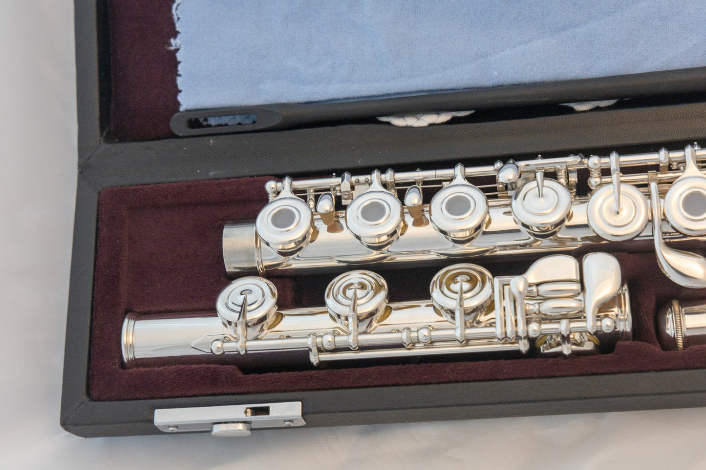 Yamaha YFL-362H Intermediate Flute *Open-hole *Silver headjoint *Low-B *Cleaned & Serviced