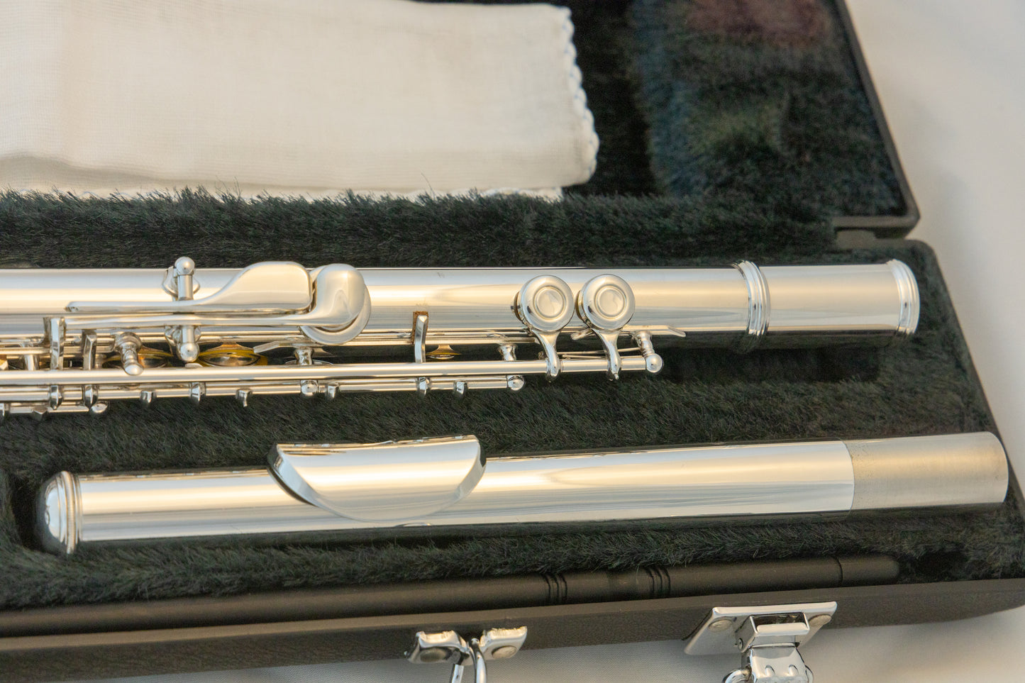 Yamaha YFL-261 Silver-plated Open-Hole Intermediate Flute *Made in Japan *Cleaned & Serviced