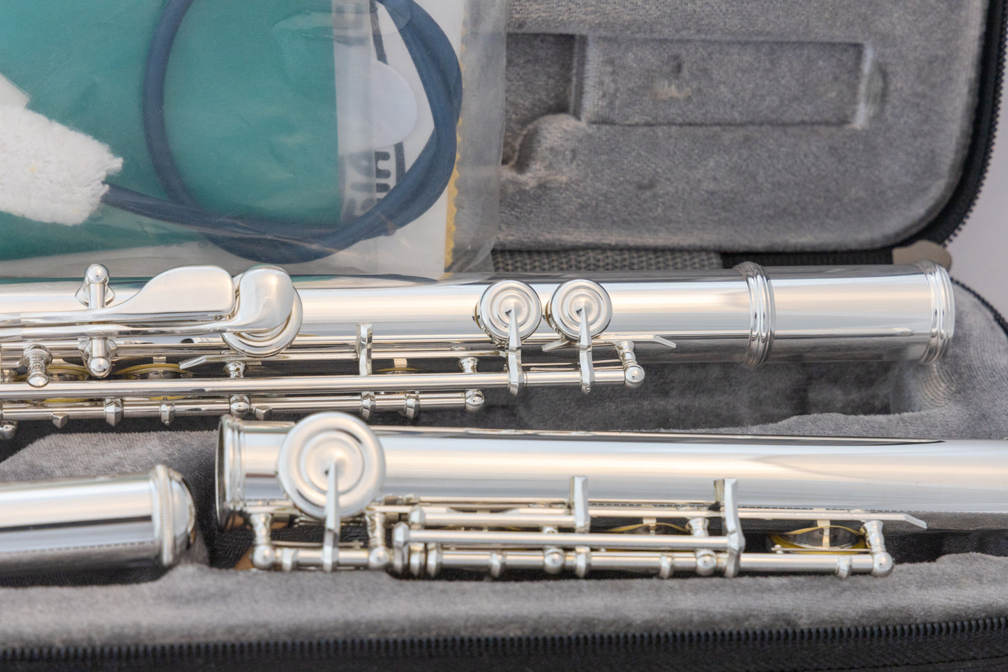 Yamaha YFL-362H Intermediate Flute *Open-hole *Silver headjoint *Low-B *Cleaned & Serviced