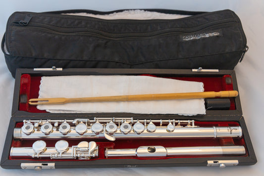 Pearl PF-501 Flute Silver-plated *Open-hole *Made in Japan *Cleaned & Serviced *Ready to play