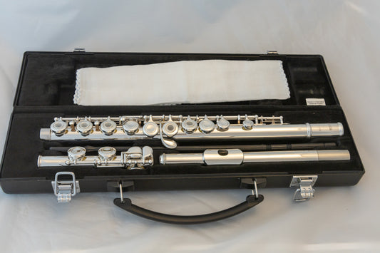 Yamaha YFL-261 Silver-plated Open-Hole Intermediate Flute *Cleaned & Serviced