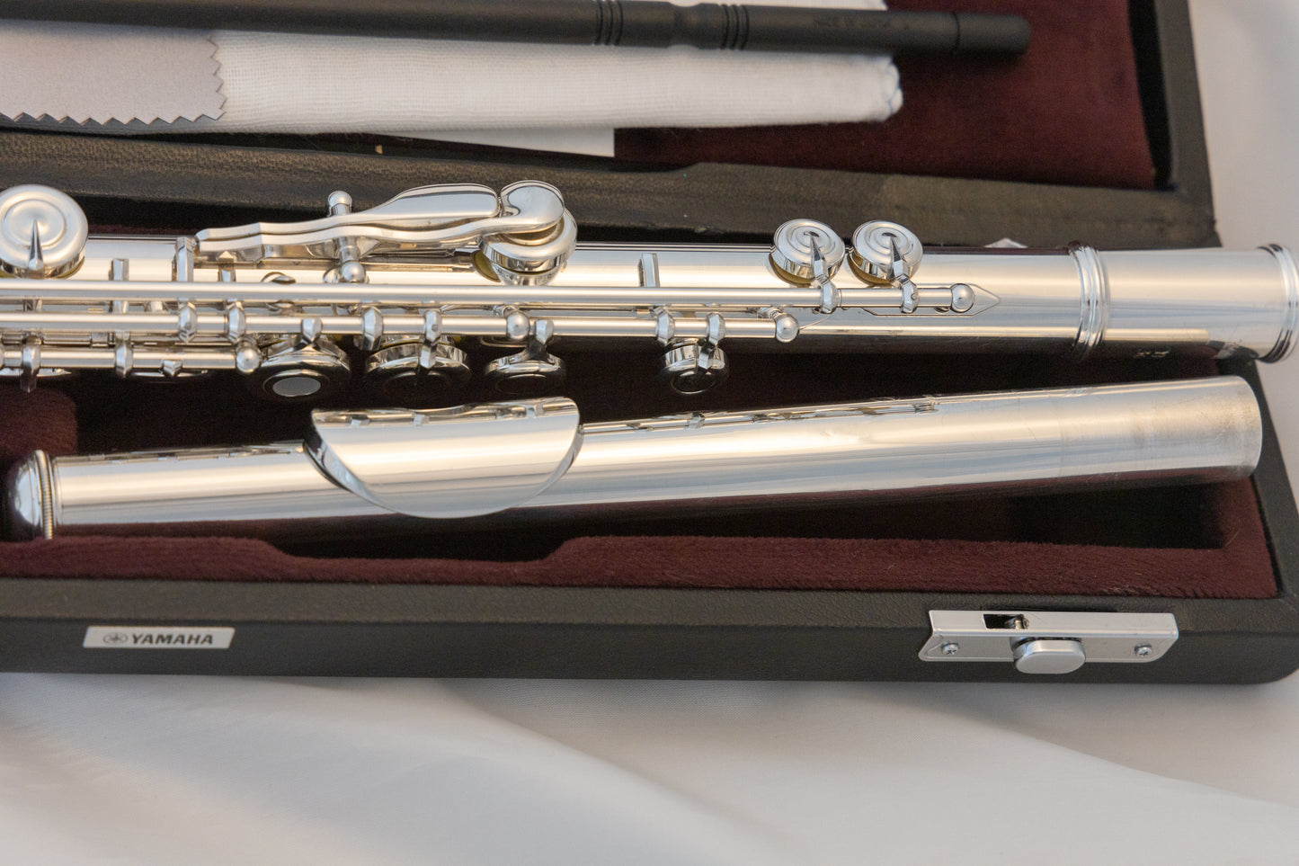 Yamaha YFL-362H Intermediate Flute *Open-hole *Silver headjoint *Low-B *Cleaned & Serviced