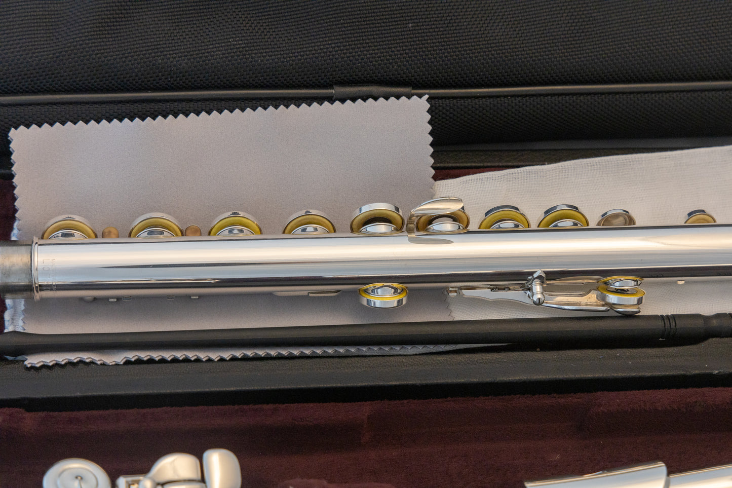 Yamaha YFL-362H Intermediate Flute *Open-hole *Silver headjoint *Low-B *Cleaned & Serviced