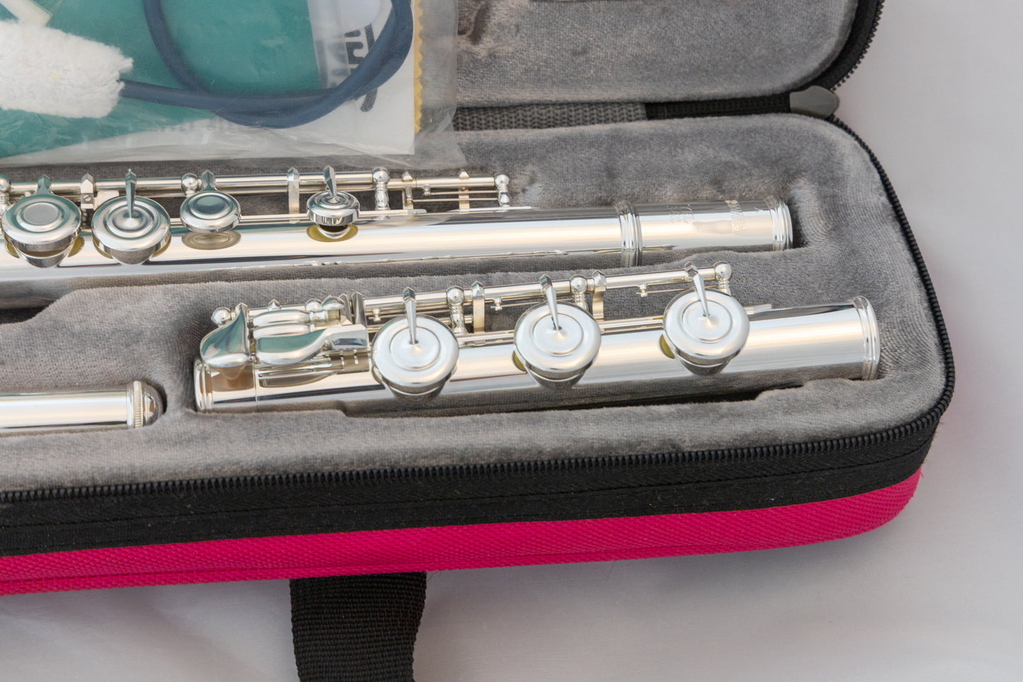 Yamaha YFL-362H Intermediate Flute *Open-hole *Silver headjoint *Low-B *Cleaned & Serviced
