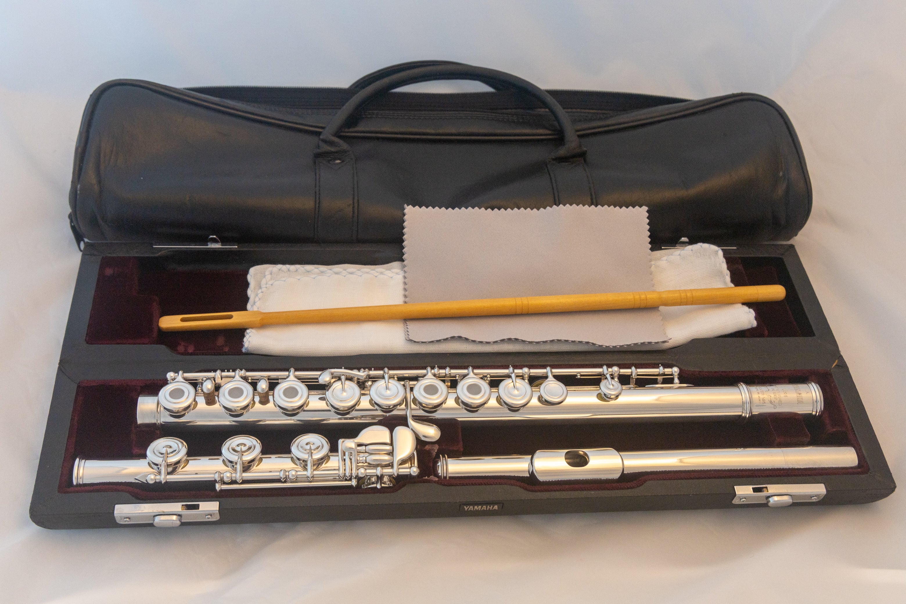 Yamaha YFL-684H (YFL-687H) All Silver Professional Flute *Open