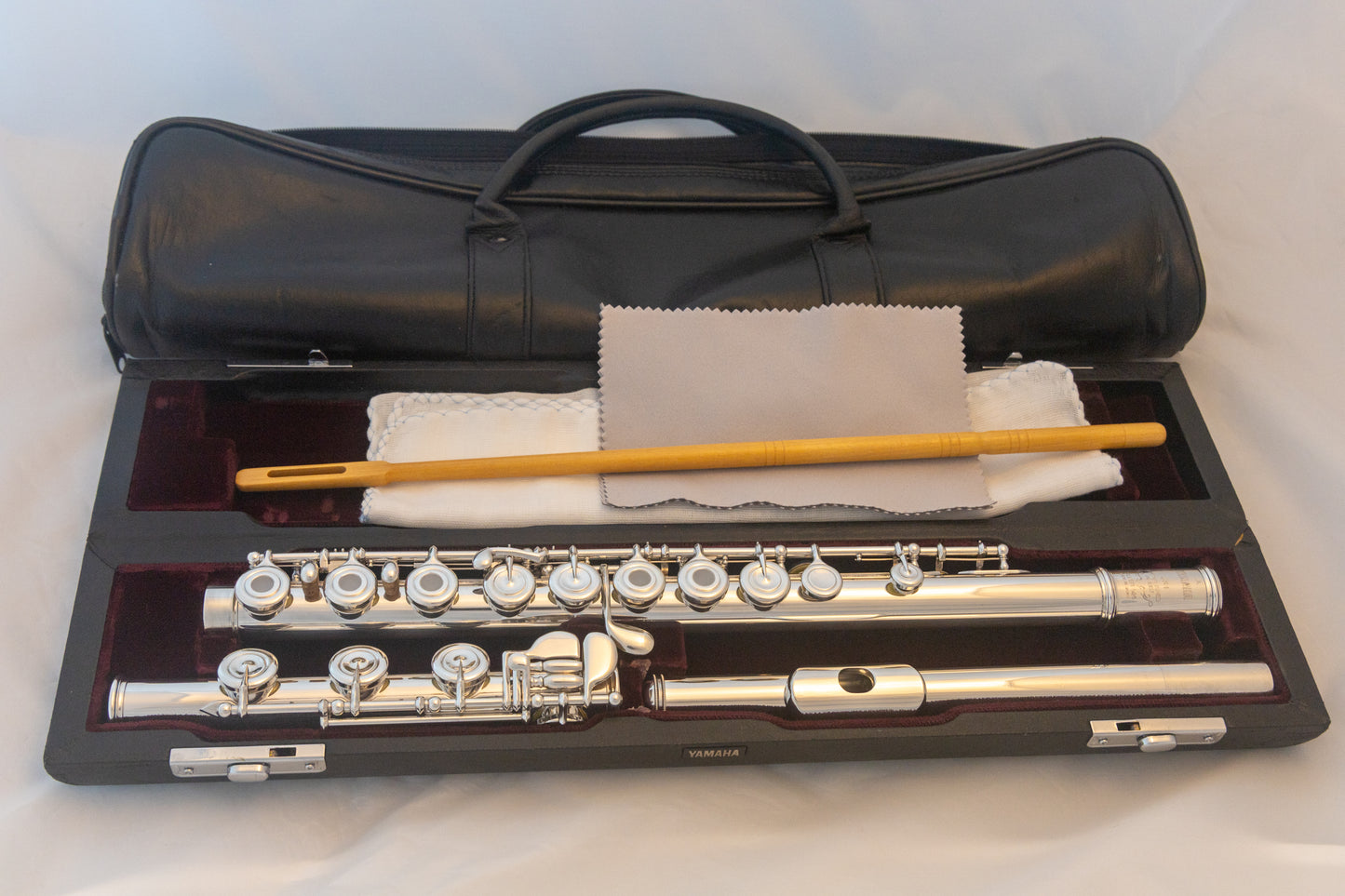 Yamaha YFL-684H (YFL-687H) All Silver Professional Flute *Open-hole *Inline-G *Low-B *Made in Japan *Cleaned & Serviced