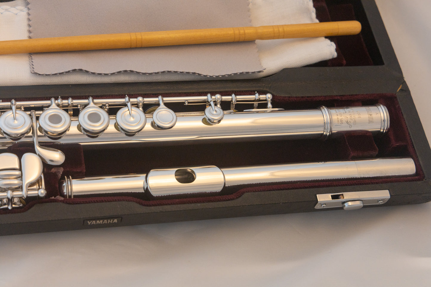 Yamaha YFL-684H (YFL-687H) All Silver Professional Flute *Open-hole *Inline-G *Low-B *Made in Japan *Cleaned & Serviced