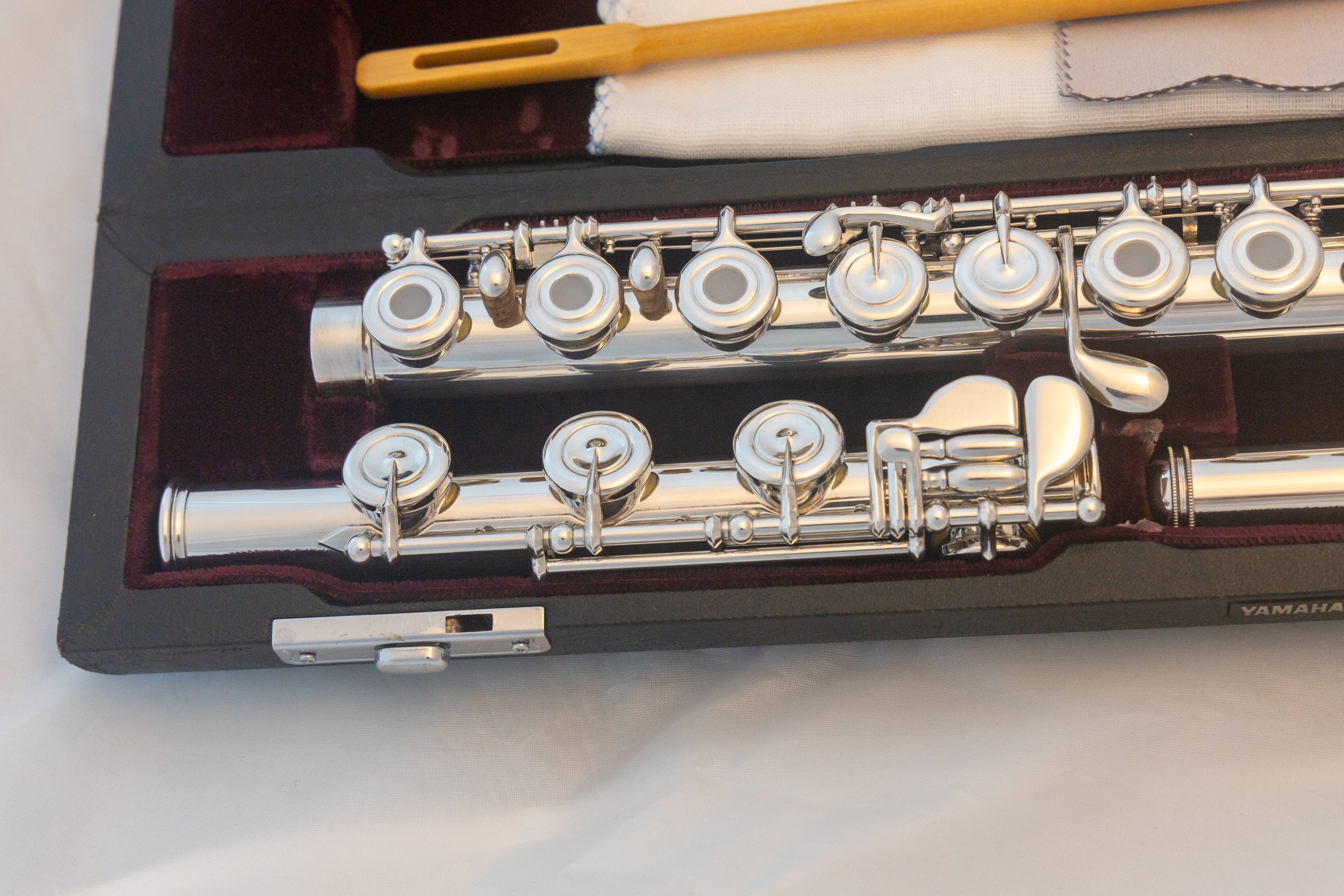 Yamaha YFL-684H (YFL-687H) All Silver Professional Flute *Open
