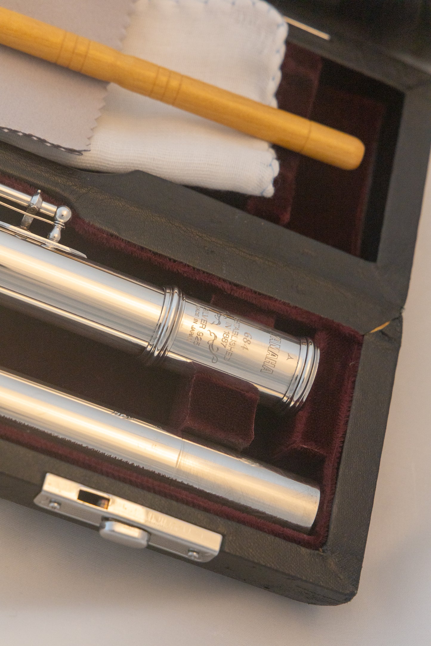 Yamaha YFL-684H (YFL-687H) All Silver Professional Flute *Open-hole *Inline-G *Low-B *Made in Japan *Cleaned & Serviced