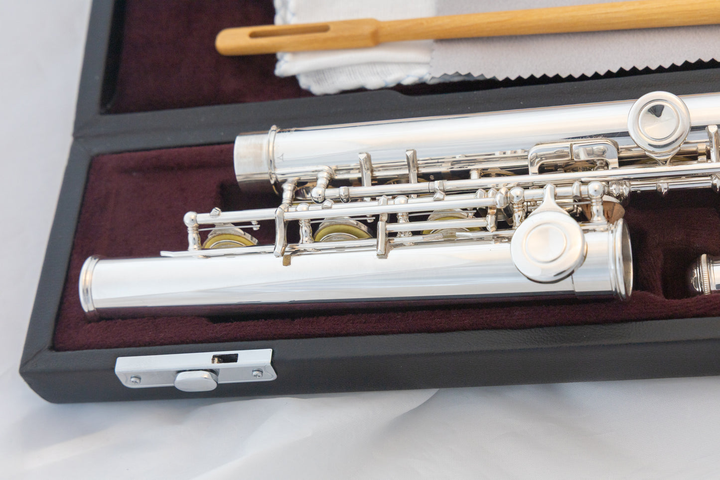 Yamaha YFL-481H All Silver Intermediate Flute *Open-hole *B-foot *Cleaned & Serviced