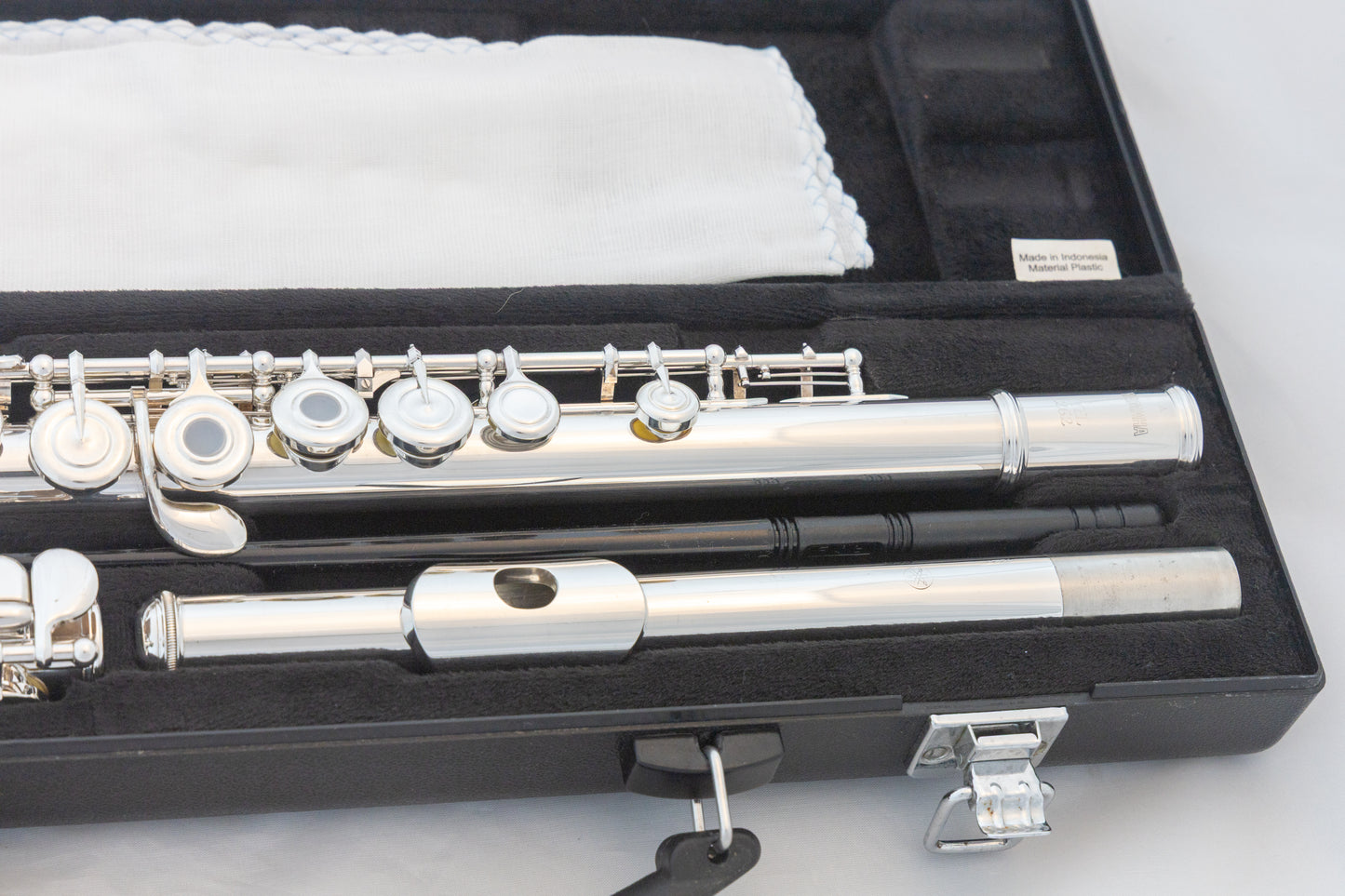 Yamaha YFL-262 Silver-plated Open-hole Intermediate Flute *Overhauled New Pads