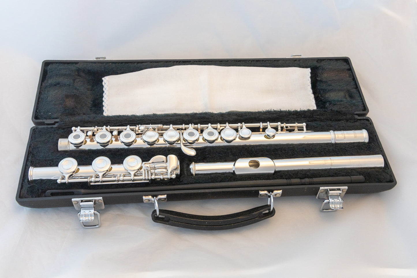 Yamaha YFL-381H Intermediate Open-hole Flute *Silver Headjoint *Made in Japan *Low-B *Cleaned & Serviced