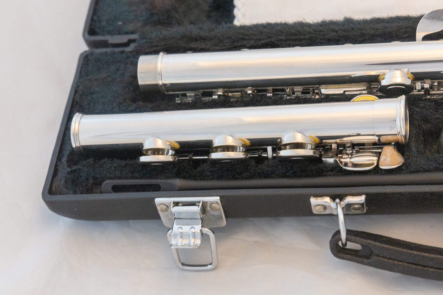 Yamaha YFL-381H Intermediate Open-hole Flute *Silver Headjoint *Made in Japan *Low-B *Cleaned & Serviced