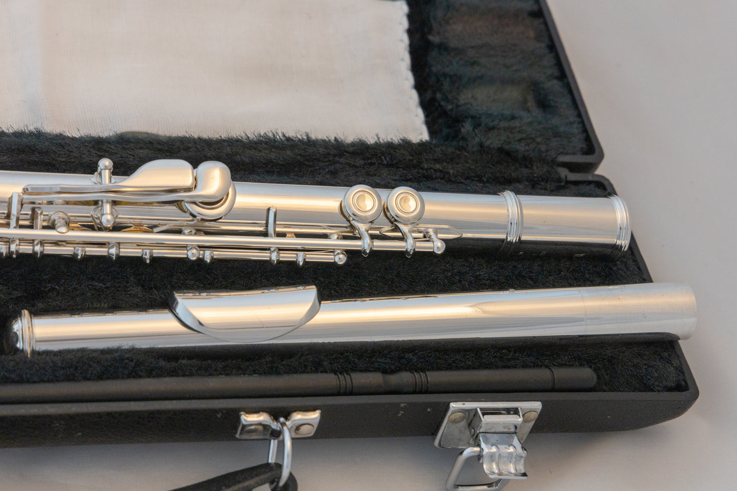 Yamaha YFL-381H Intermediate Open-hole Flute *Silver Headjoint *Made in Japan *Low-B *Cleaned & Serviced