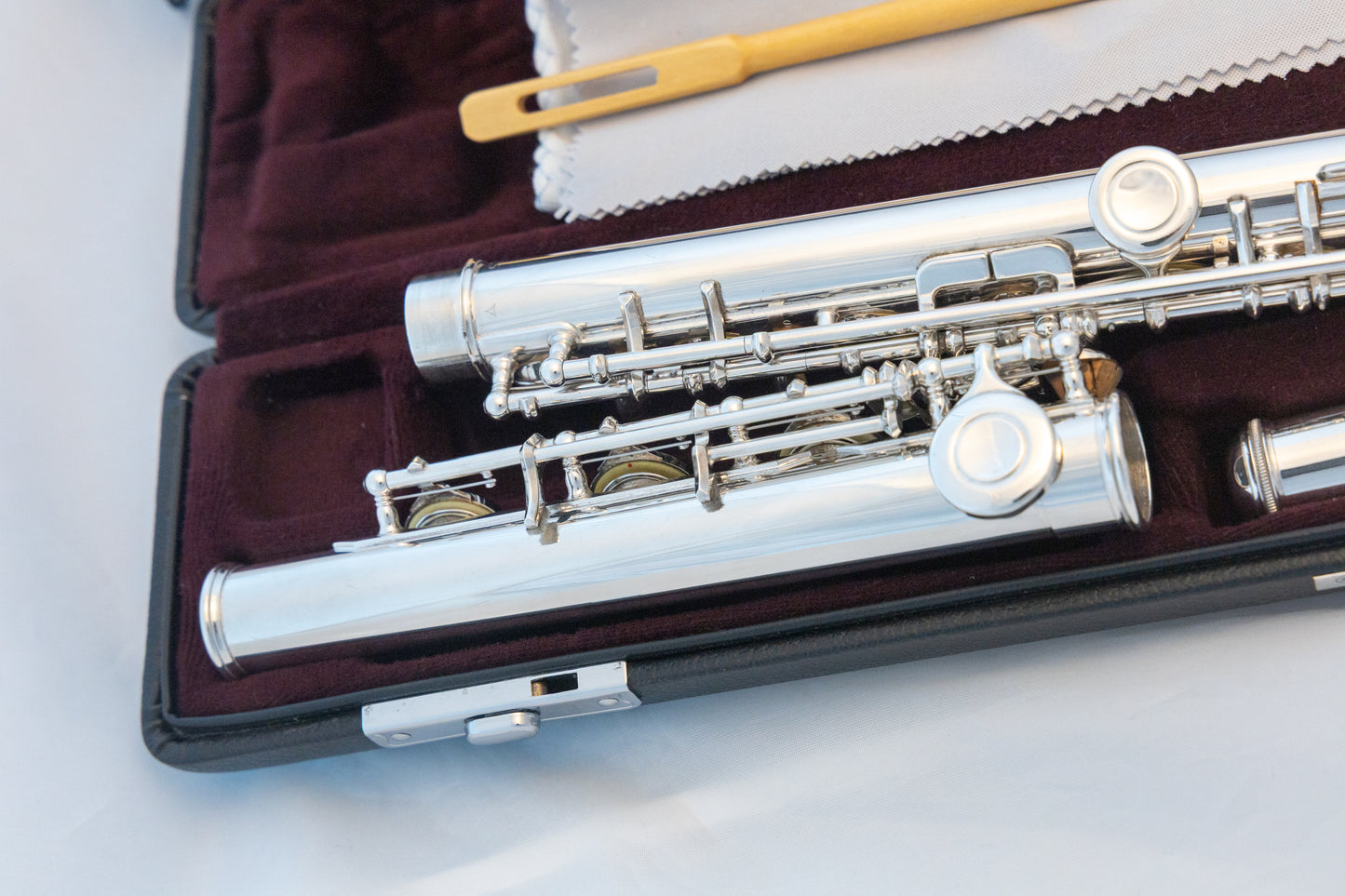 Yamaha YFL-481H All Silver Intermediate Flute *Open-hole *B-foot *Made in Japan *Cleaned & Serviced