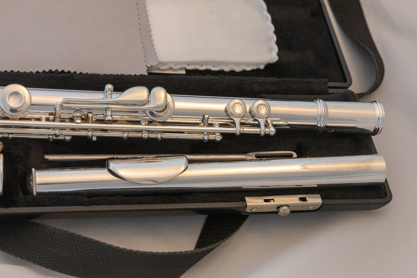 Gemeinhardt 30SHB Intermediate Flute *Solid Silver Headjoint *Low-B Foot, Offset-G*Cleaned & Serviced