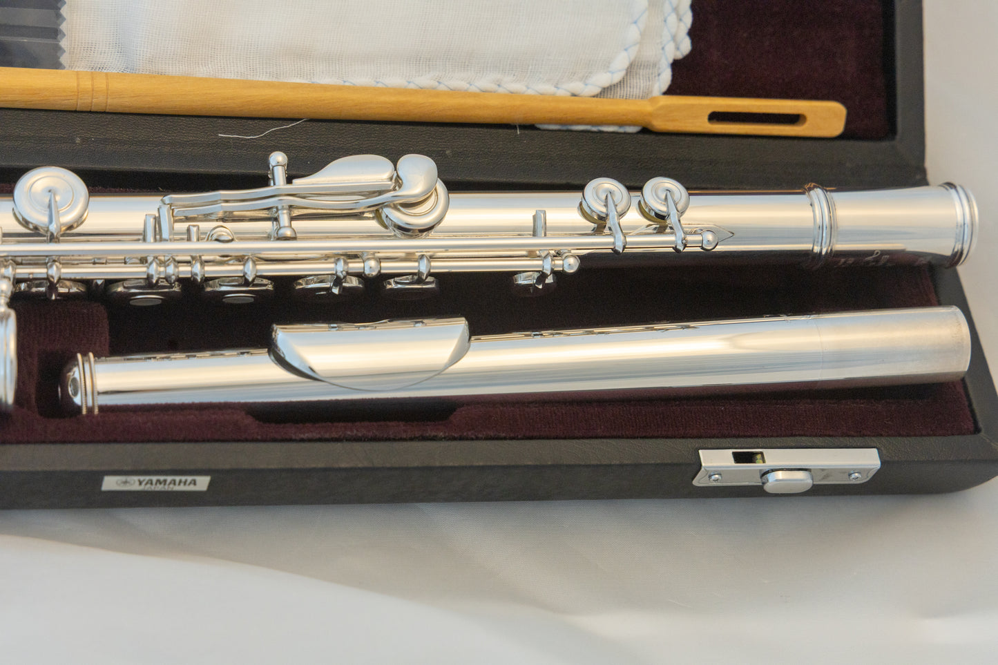 Yamaha YFL-684H (YFL-687H) All Silver Professional Flute *Open-hole *Inline-G *Low-B *Made in Japan *Cleaned & Serviced