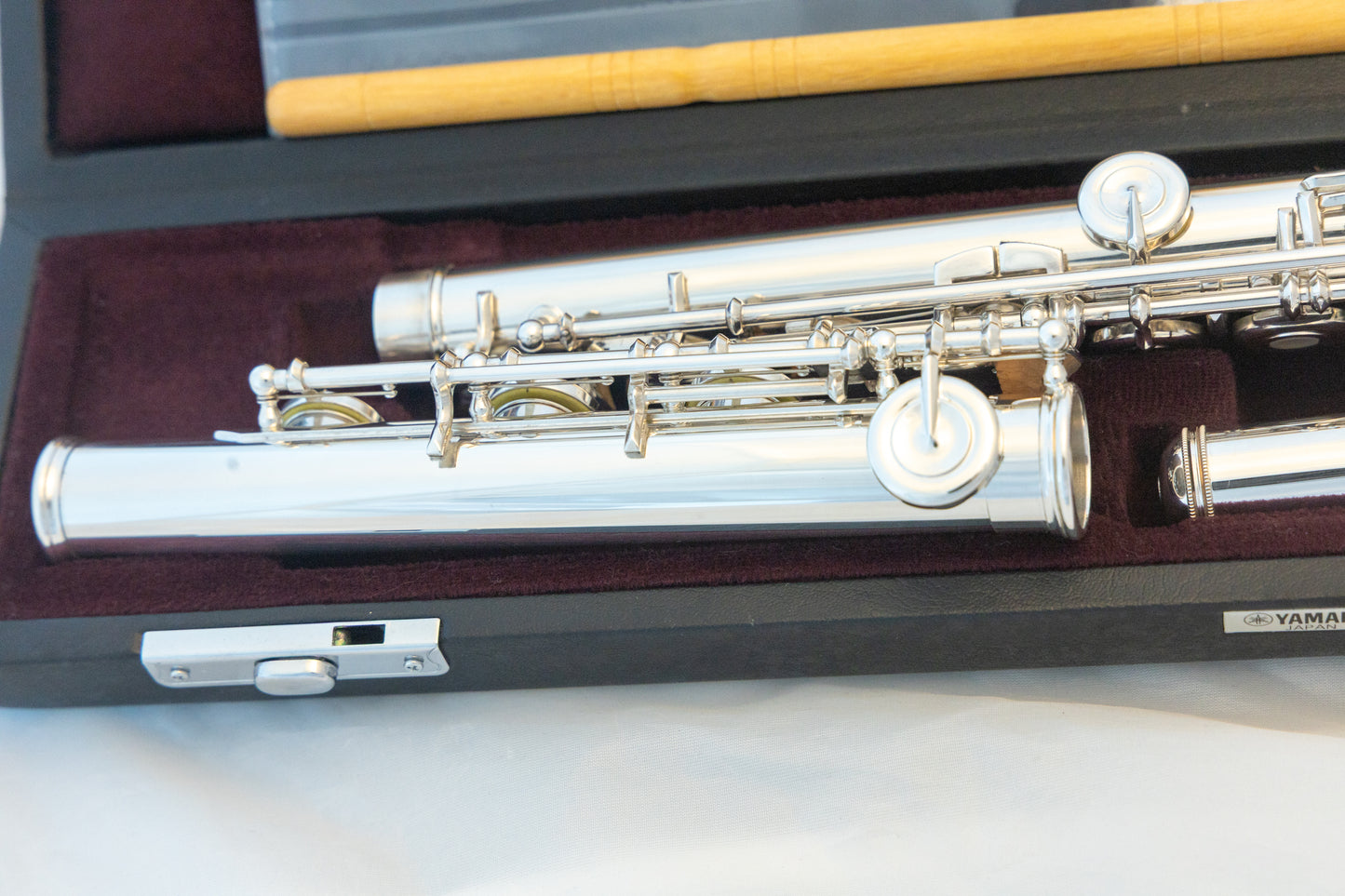 Yamaha YFL-684H (YFL-687H) All Silver Professional Flute *Open-hole *Inline-G *Low-B *Made in Japan *Cleaned & Serviced