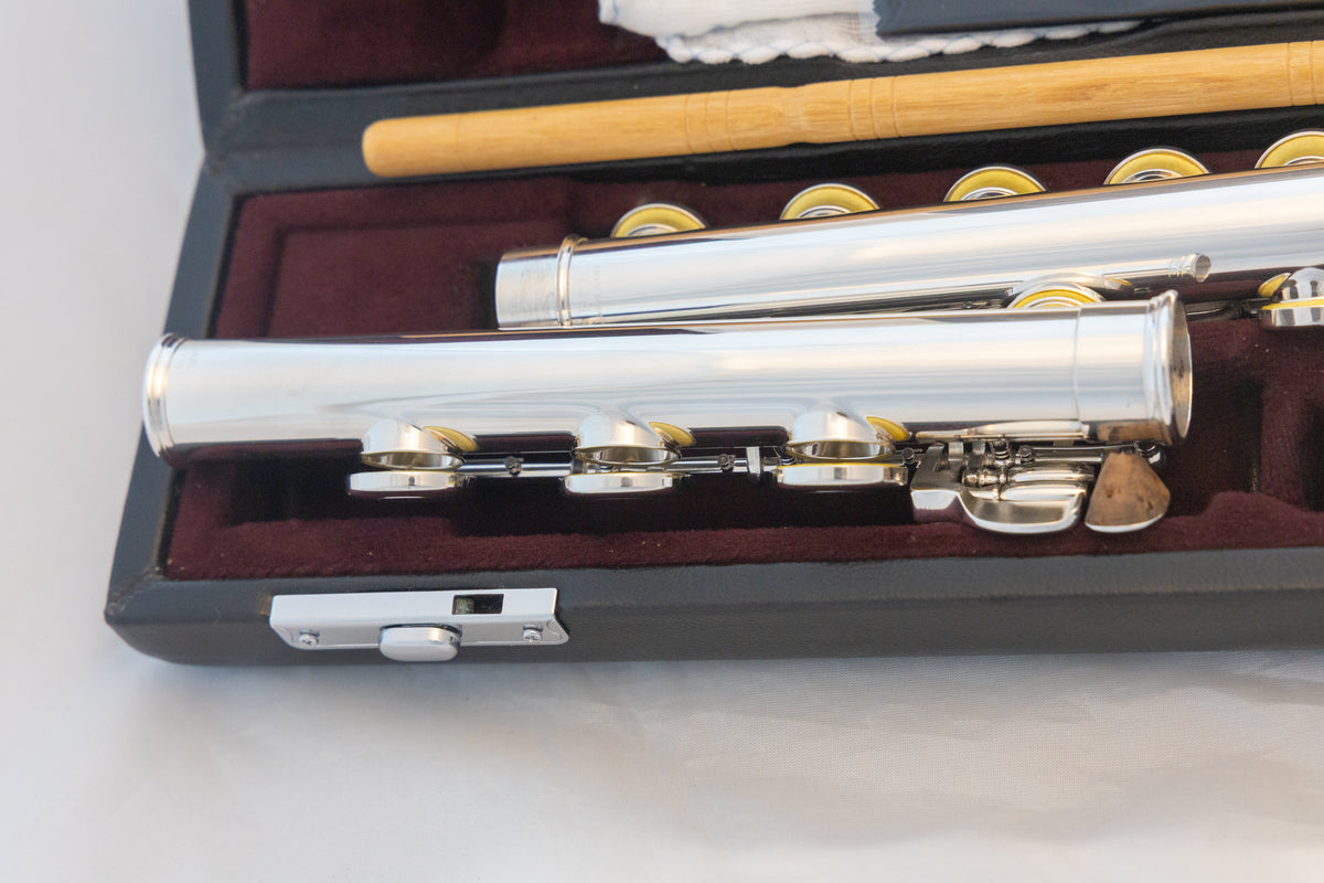 Yamaha YFL-481H All Silver Intermediate Flute *Open-hole *B-foot *Made in Japan *Cleaned & Serviced