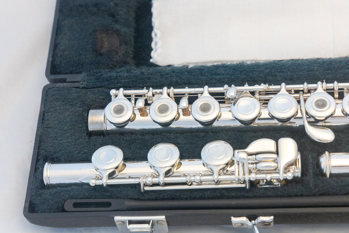 Yamaha YFL-381H Intermediate Open-hole Flute *Silver Headjoint *Made in Japan *Low-B *Cleaned & Serviced