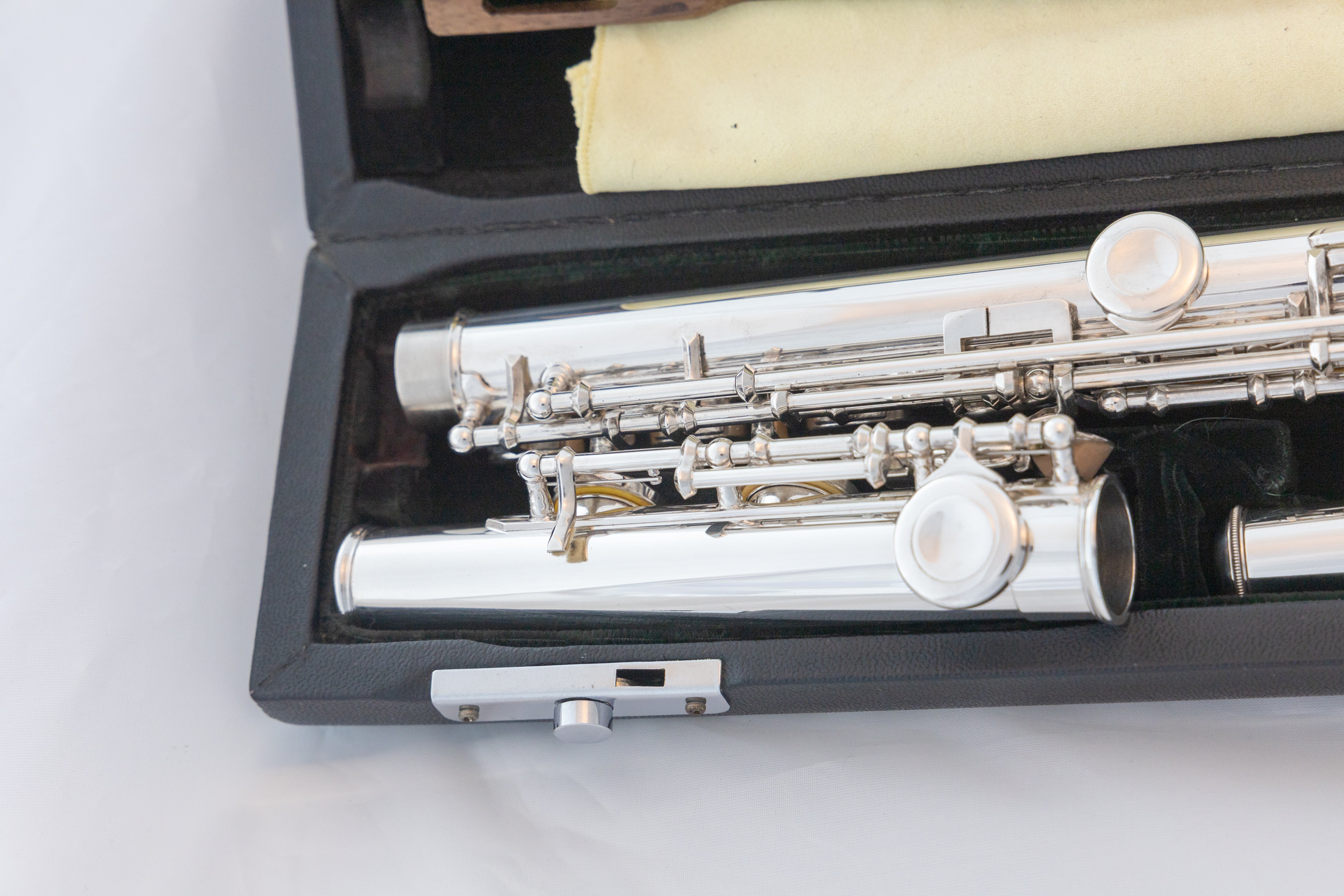 Pearl PF-521 Silver-plated Flute *Silver Lip-plate *Split-E *Made in Japan  *Cleaned & Serviced