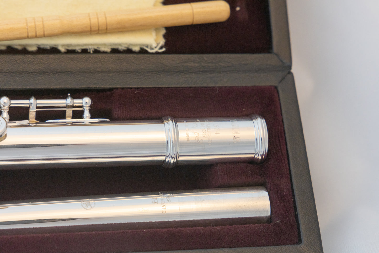 Yamaha YFL-574H Professional Flute Silver Head Open-hole Offset-G Split-E Low-B *Cleaned & Serviced