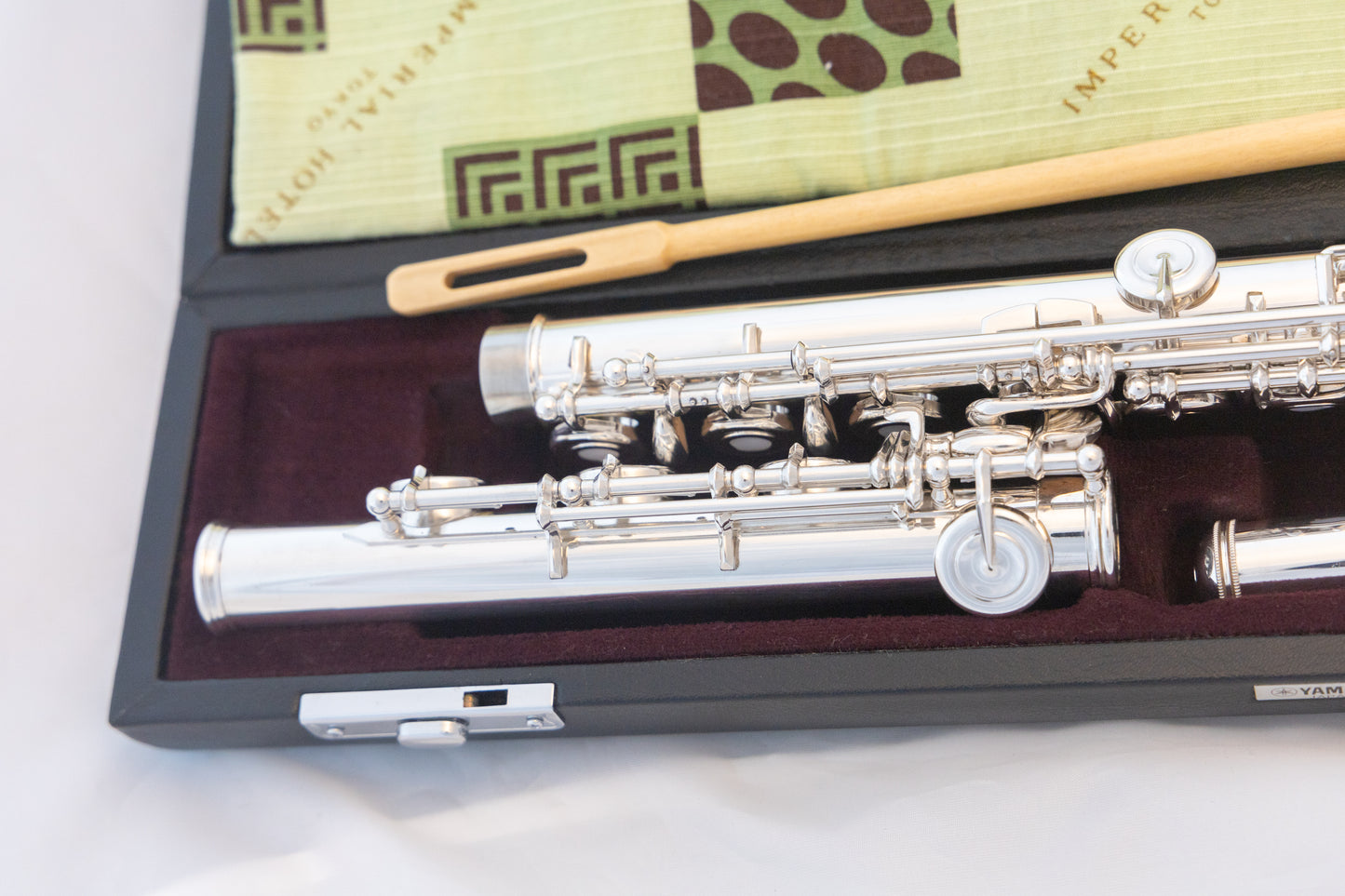 Yamaha YFL-574H Professional Flute Silver Head Open-hole Offset-G Split-E Low-B *Cleaned & Serviced